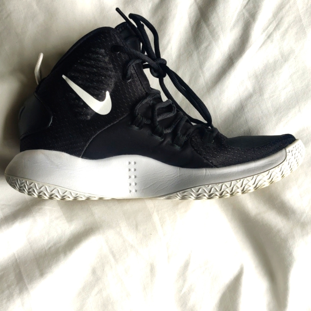 Nike Hyperdunk Shoes - image 1